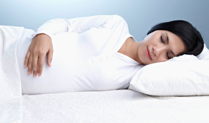 Posisi tidur yang baik saat hamil
