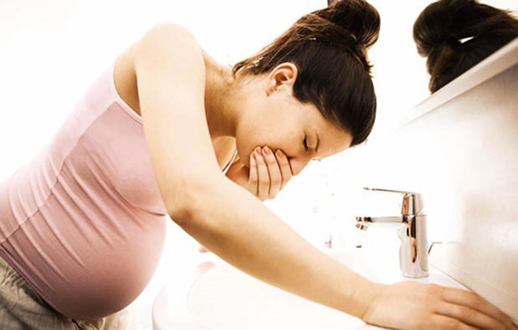 bahaya mual pada usia kehamilan 8 bulan